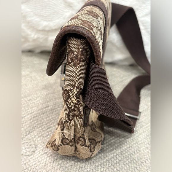 Gucci Tan and Brown Monogram Belt Bag - Picture 2 of 11